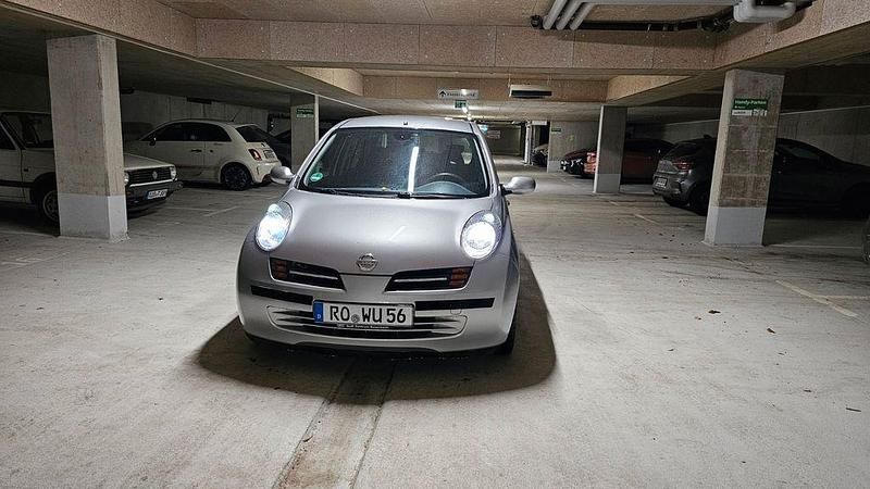 Grau Gebraucht 2004 Nissan Micra Limousine | 1.620 € (Fairer Preis) - Bild 1/4