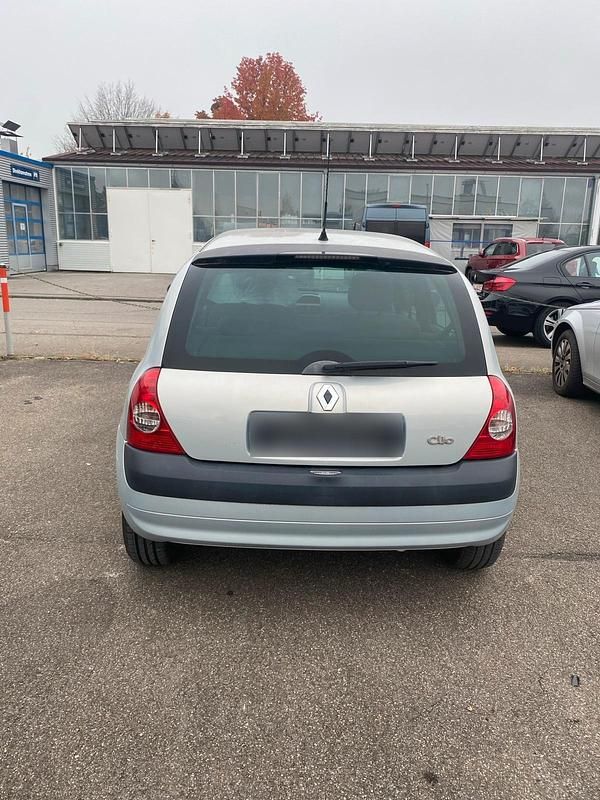 Gebraucht Renault Clio II 75 PS (55 kW) 2002 Silber Kleinwagen