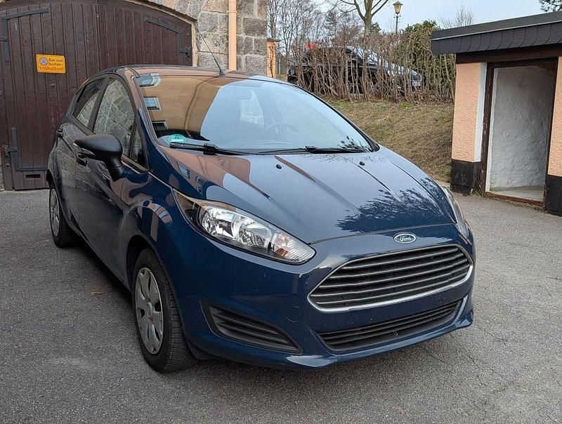 Gebraucht Ford Fiesta Ambiente 60 PS (44 kW) 2015 Blau Limousine