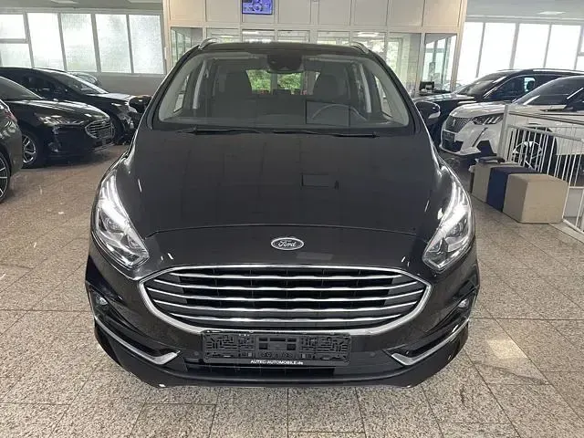 Gebraucht Ford S-MAX Titanium 190 PS (139 kW) 2022 Schwarz Van / Kleinbus