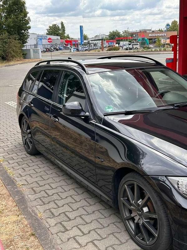 Schwarz Gebraucht 2009 BMW 318 Kombi | 6.000 € (Guter Preis) - Bild 1/4