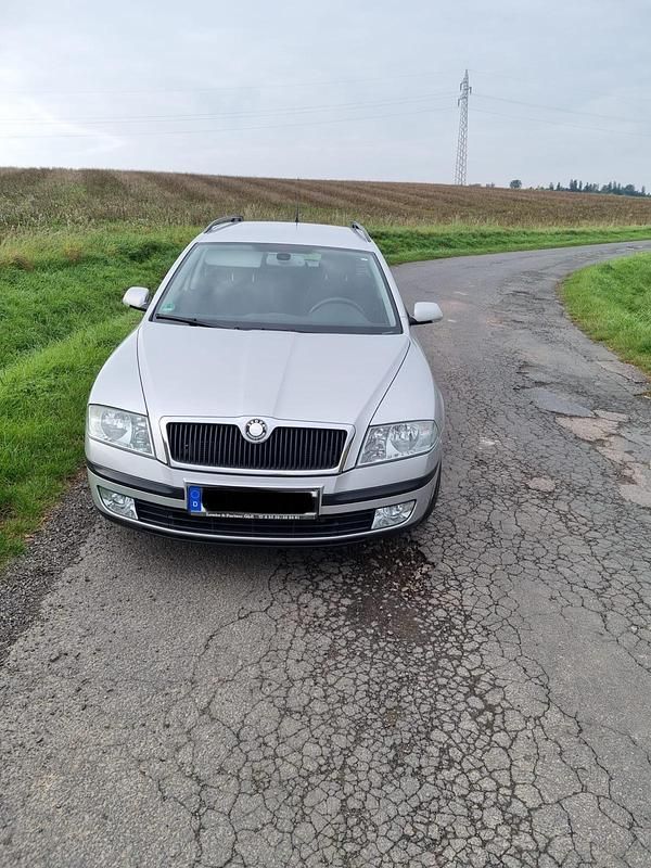Silber Gebraucht 2006 Skoda Octavia Kombi | 4.000 € (Teuer) - Bild 1/4