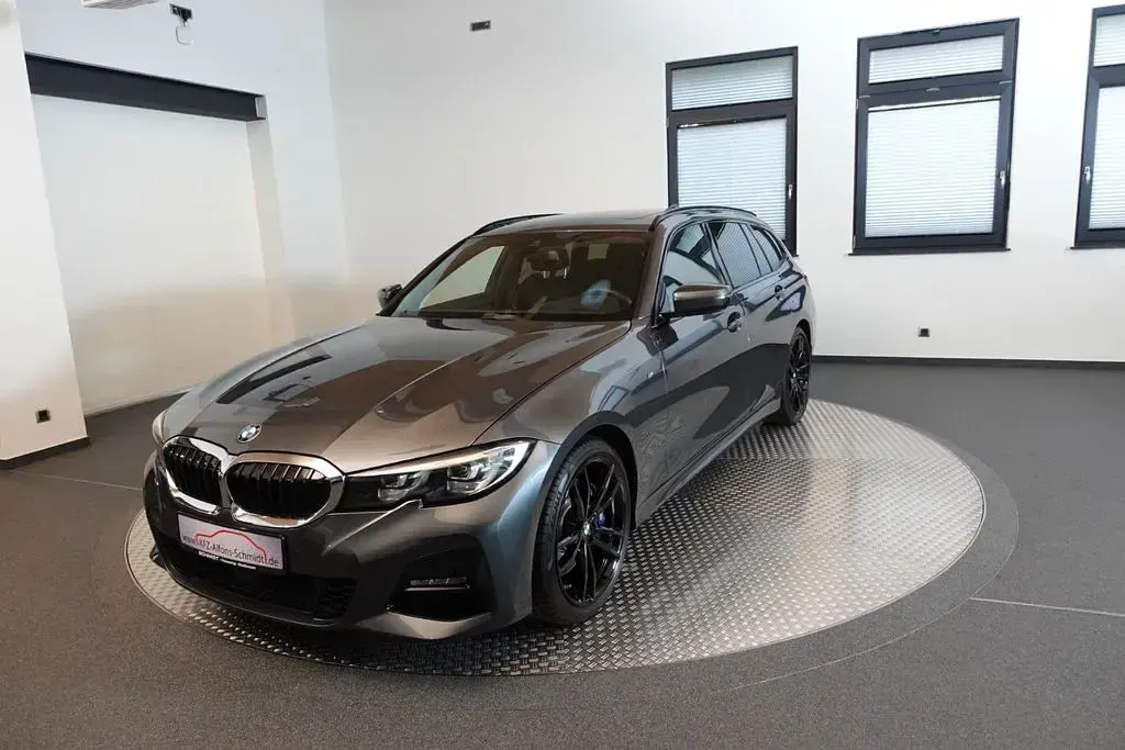 Gebraucht BMW 330 M Sport 258 PS (189 kW) 2019 Grau Kombi