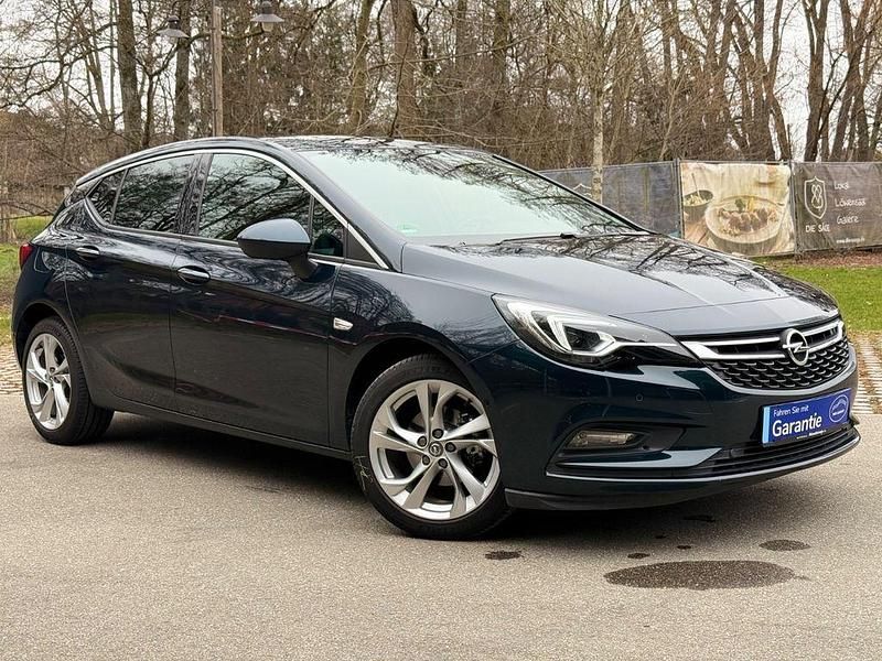 Gebraucht Opel Astra Dynamic 105 PS (77 kW) 2016 Grün Limousine