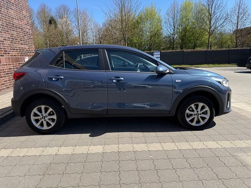 Gebraucht Kia Stonic 101 PS (74 kW) 2023 Grau SUV