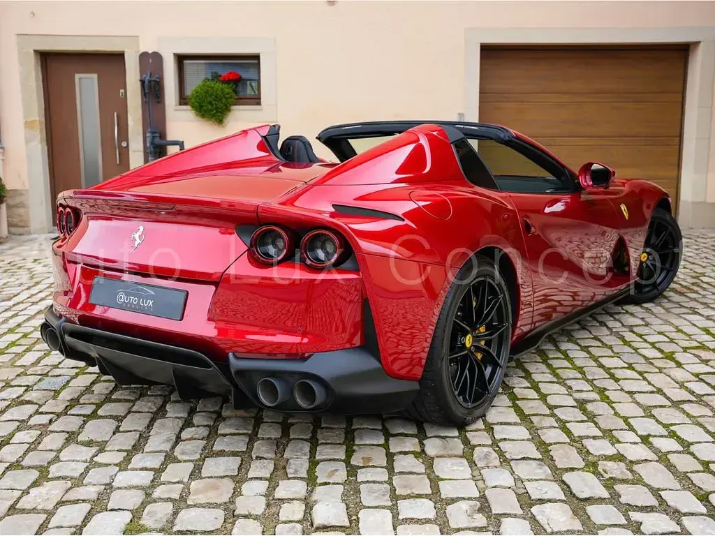 Second-hand Ferrari 812 795 CP (584 kW) 2021 Roșu Cabrio