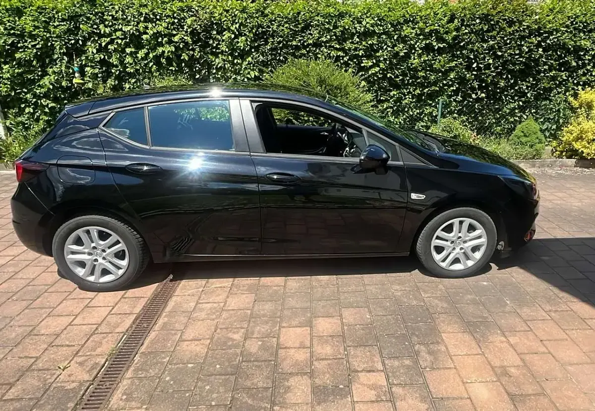 Gebraucht Opel Astra Edition 131 PS (96 kW) 2021 Schwarz Kleinwagen