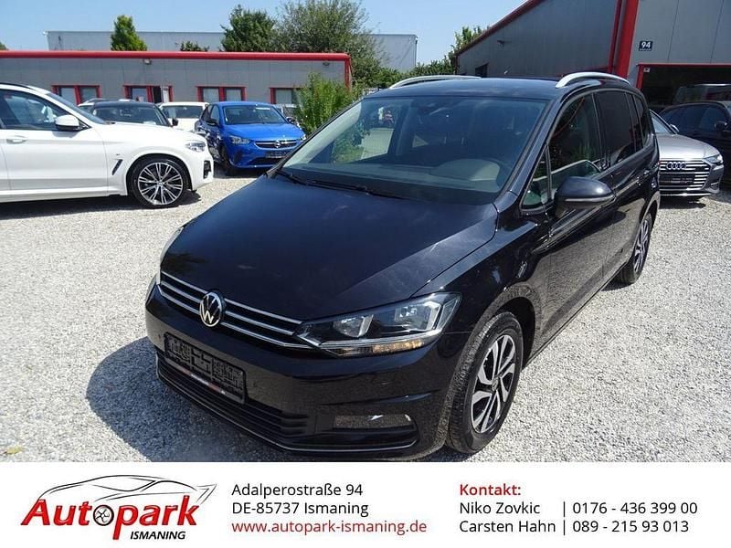 Schwarz Gebraucht 2021 VW Touran Active Van / Kleinbus | 22.990 € (Etwas zu teuer) - Bild 1/4