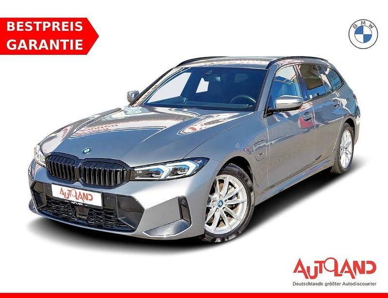 Skyscrapergreymet. (metallic) Gebraucht 2022 BMW 330e M Sport Kombi | 31.490 € (Guter Preis) - Bild 1/4