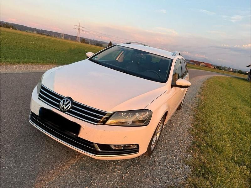 Weiß Gebraucht 2011 VW Passat Highline Kombi | 6.995 € (Guter Preis) - Bild 1/4