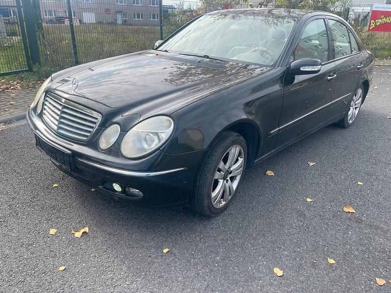 Schwarz Gebraucht 2005 Mercedes 240 Limousine | 2.250 € - Bild 1/4
