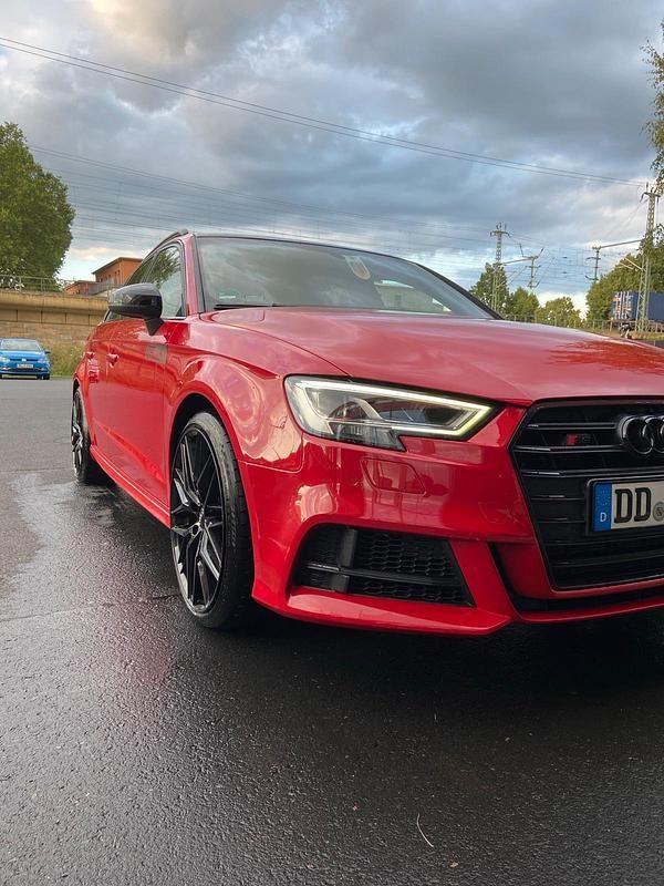 Rot Gebraucht 2017 Audi S3 Kombi | 28.500 € (Etwas zu teuer) - Bild 1/4