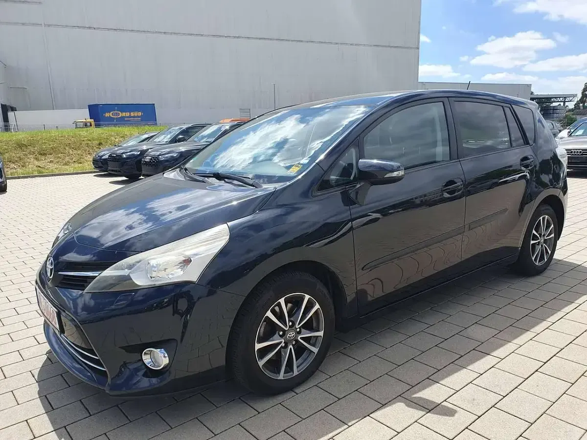 Gebraucht Toyota Verso Life 124 PS (91 kW) 2013 Dk. steel mc. Van / Kleinbus