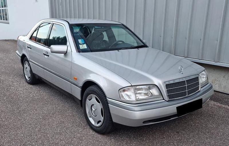 Gebraucht Mercedes C180 Elegance 122 PS (89 kW) 1995 Silber Limousine