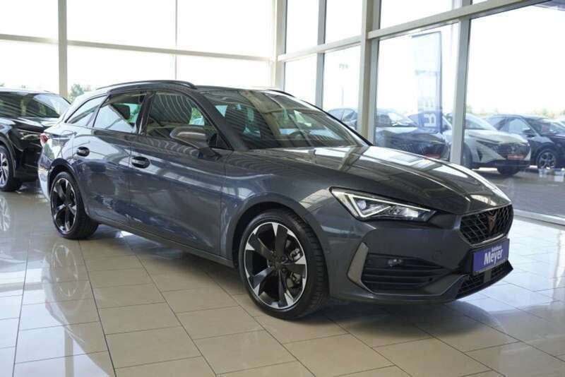 Magnetic grau (metallic) Gebraucht 2024 Cupra Leon Kombi | 26.810 € (Superpreis) - Bild 1/4