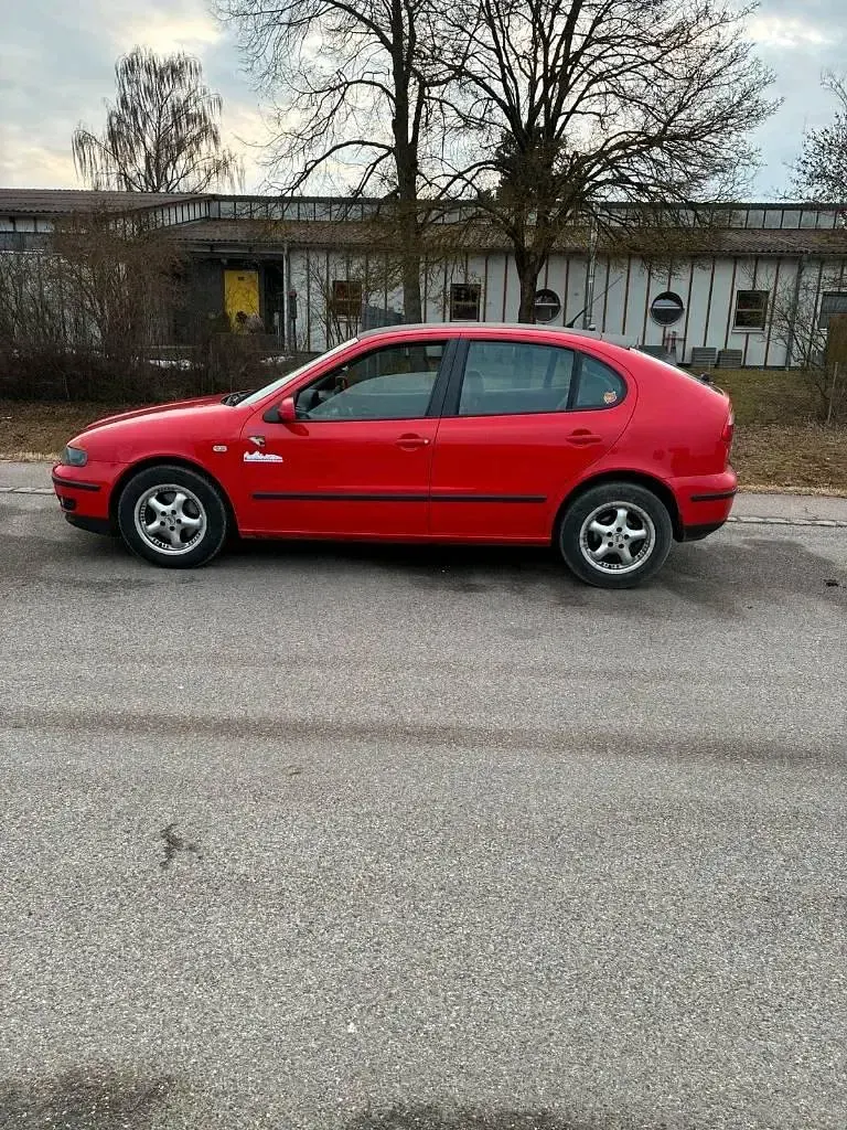 Second-hand Seat Leon 125 CP (91 kW) 2000 Roșu Hatchback