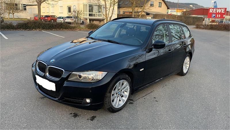 Gebraucht BMW 318 143 PS (105 kW) 2010 Schwarz Kombi