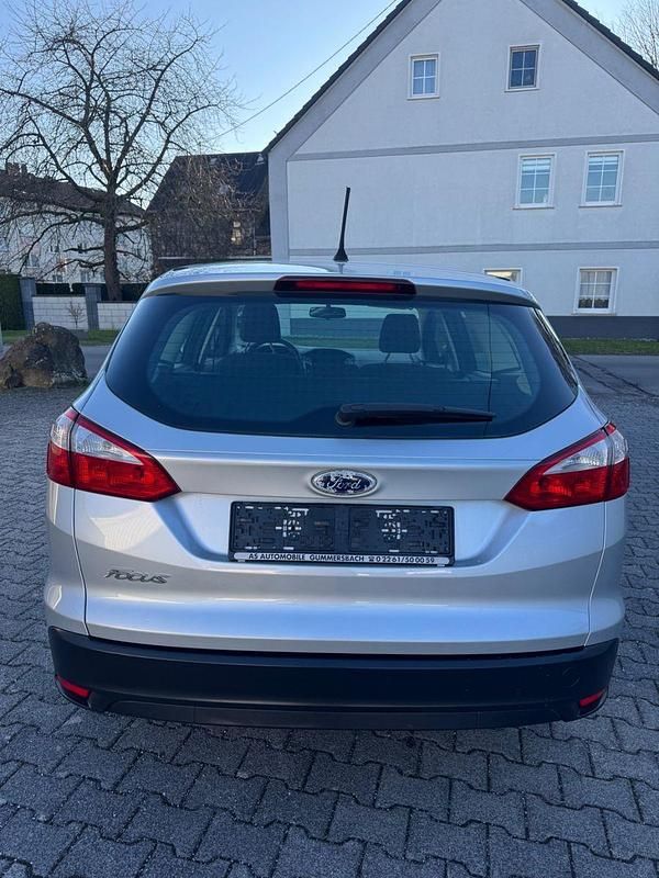 Gebraucht Ford Focus Trend 116 PS (85 kW) 2013 Silber Kombi