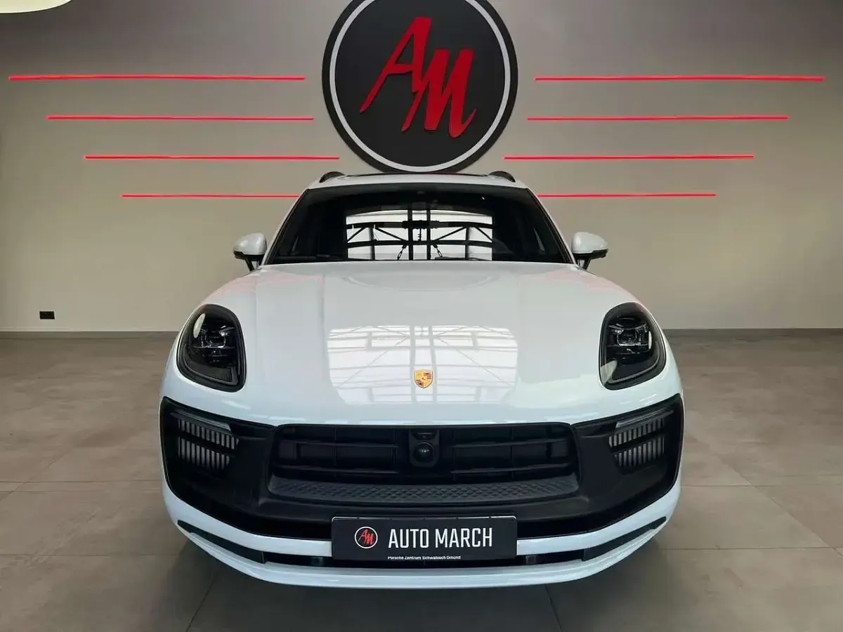 Gebraucht Porsche Macan Chrono 441 PS (324 kW) 2022 Carraraweiss/gletscherweiss SUV