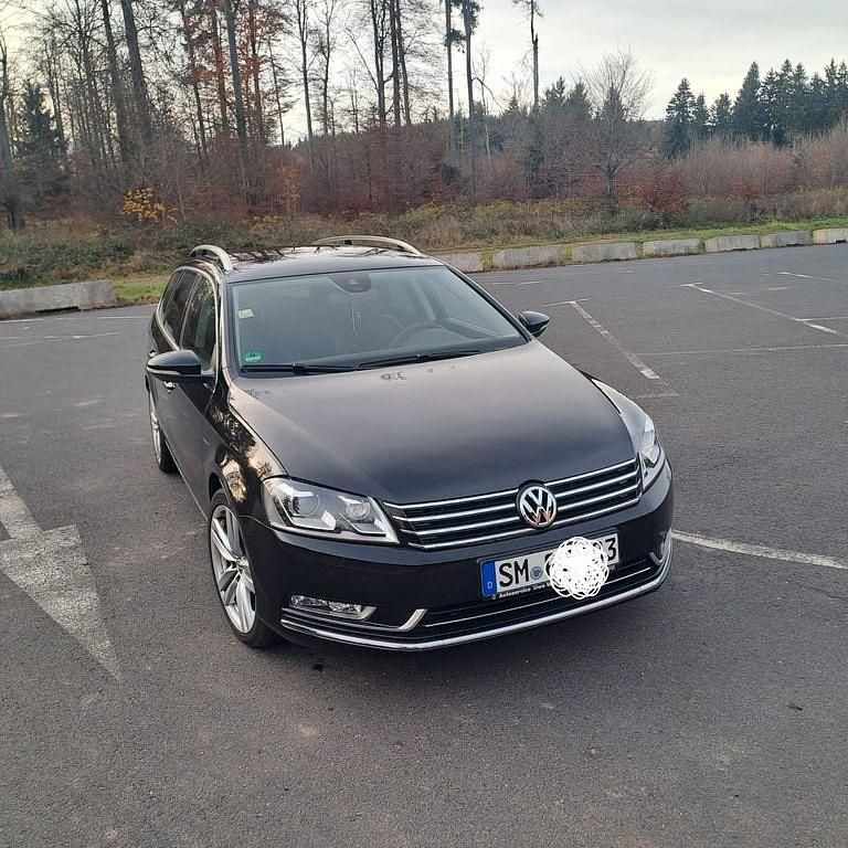 Grau Gebraucht 2011 VW Passat Highline Kombi | 11.400 € (Teuer) - Bild 1/4