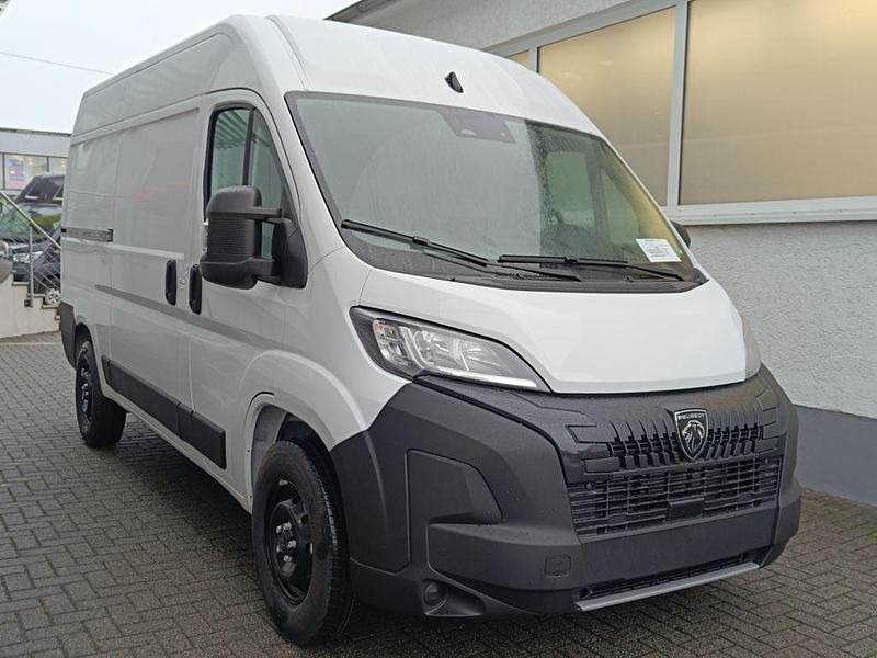 Gebraucht Peugeot Boxer 140 PS (102 kW) 2025 Weiss Van