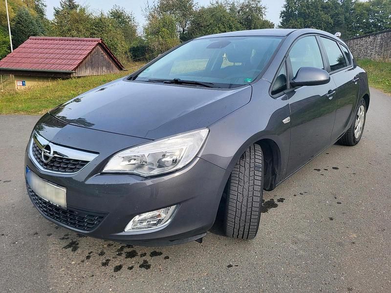 Gebraucht Opel Astra 100 PS (73 kW) 2010 Grau Kleinwagen