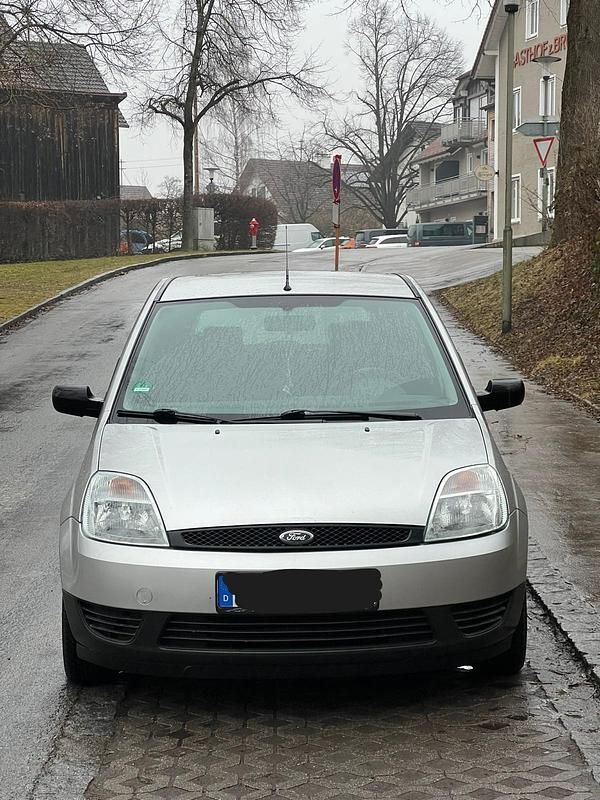 Silber Gebraucht 2004 Ford Fiesta Kleinwagen | 3.700 € - Bild 1/4