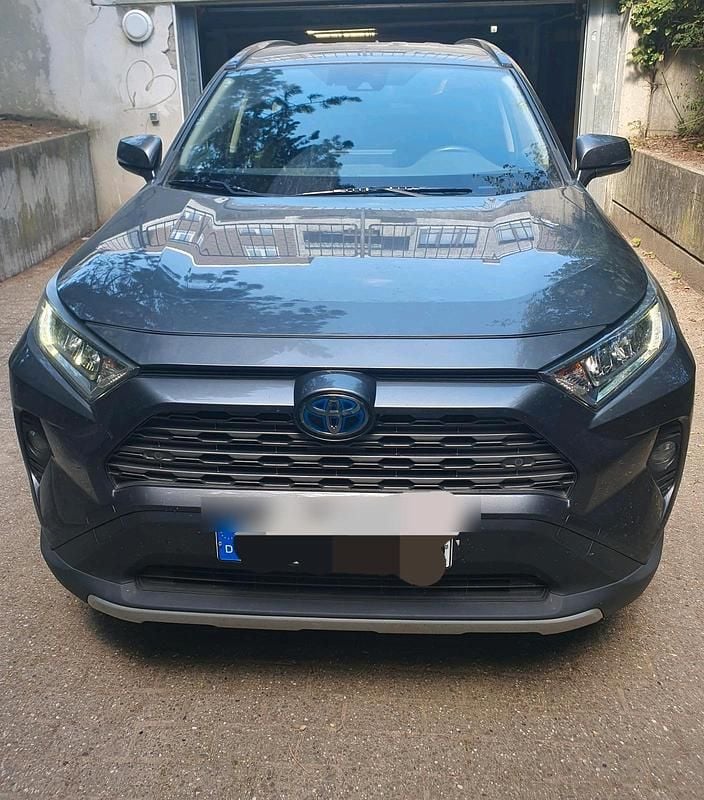 Grau Gebraucht 2021 Toyota RAV4 SUV | 20.500 € - Bild 1/4