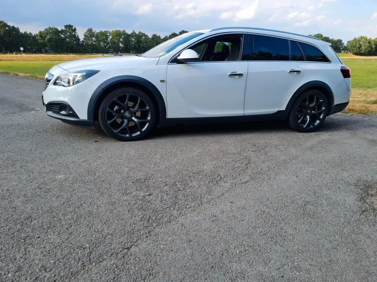 Gebraucht Opel Insignia Country Tourer 194 PS (142 kW) 2014 Weiß Kombi