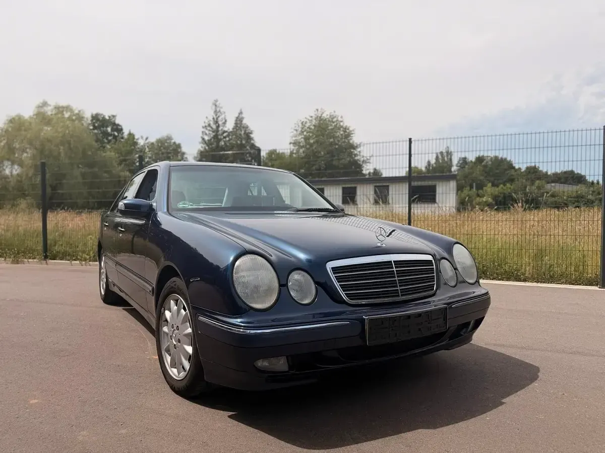 Gebraucht Mercedes E200 Elegance 136 PS (100 kW) 2000 Blau Limousine