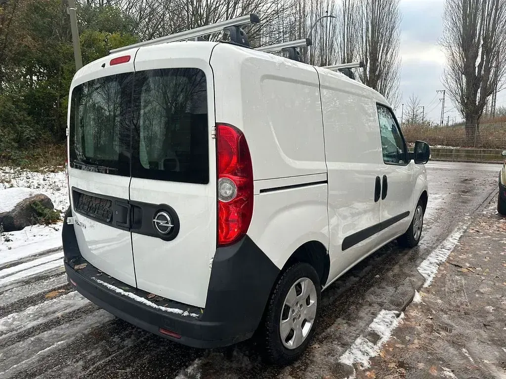 Używany Opel Combo Edition 95 KM (69 kW) 2018 Biały Minivan
