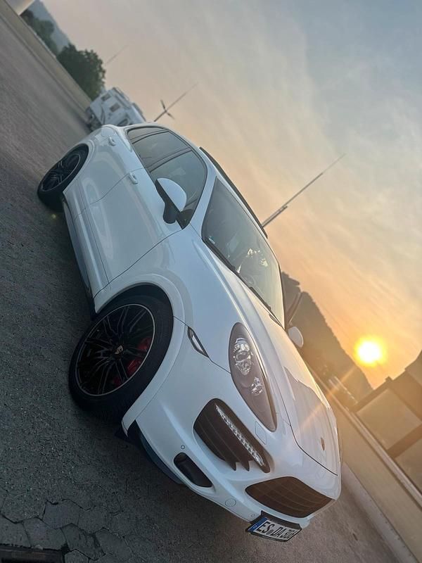 Weiß Gebraucht 2013 Porsche Cayenne GTS SUV | 24.900 € (Superpreis) - Bild 1/4