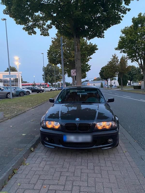 Schwarz Gebraucht 2001 BMW 320 M Sport Limousine | 2.400 € (Guter Preis) - Bild 1/4