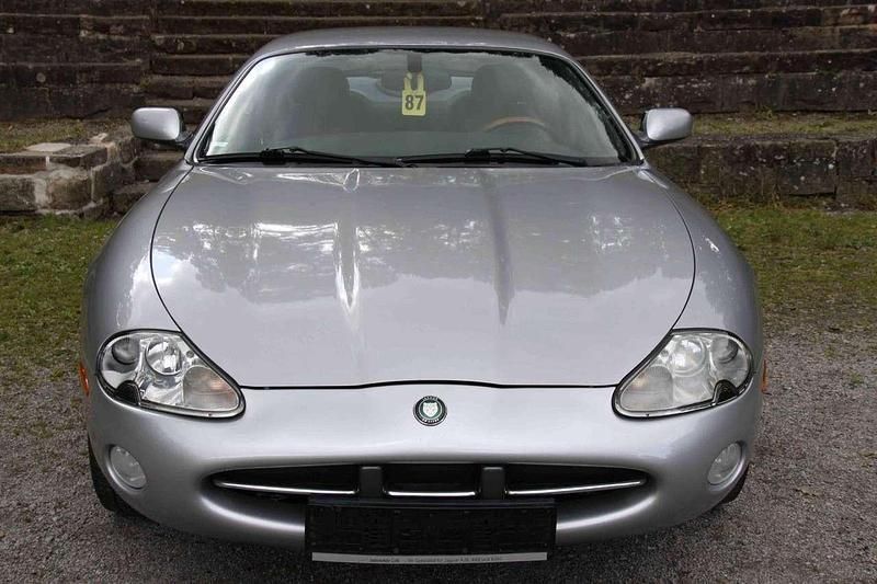 Silber Gebraucht 2000 Jaguar XK Coupé | 29.999 € (Teuer) - Bild 1/4