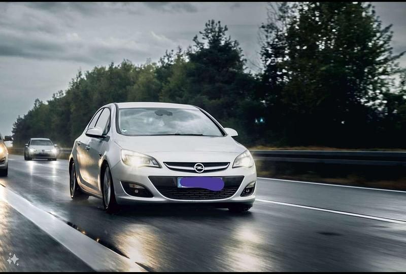 Gebraucht 2014 Opel Astra Energy Limousine | 6.999 € (Etwas zu teuer) - Bild 1/4