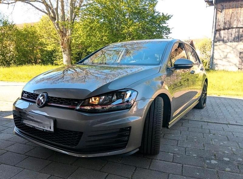 Grau Gebraucht 2016 VW Golf VII GTI Limousine | 18.799 € (Superpreis) - Bild 1/4