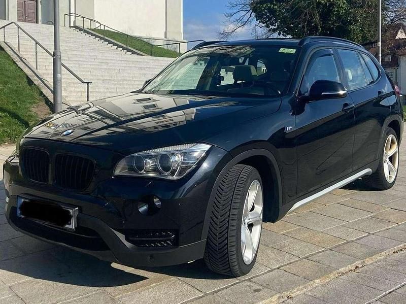 Schwarz Gebraucht 2012 BMW X1 Sport Line SUV | 11.600 € (Etwas zu teuer) - Bild 1/4