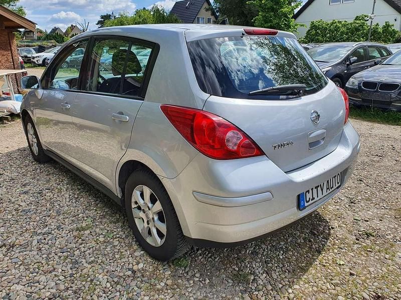 Gebraucht Nissan Tiida Acenta 126 PS (92 kW) 2008 Brilliant silver Kleinwagen