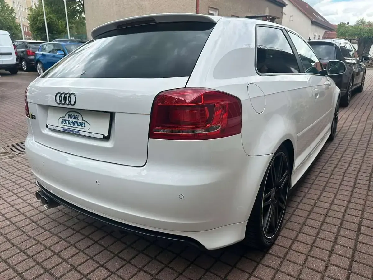 Gebraucht Audi S3 Sportback Comfort 265 PS (194 kW) 2009 Ibisweiß Kleinwagen