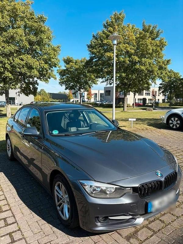 Grau Gebraucht 2013 BMW 316 Sport Line Limousine | 6.900 € (Superpreis) - Bild 1/4