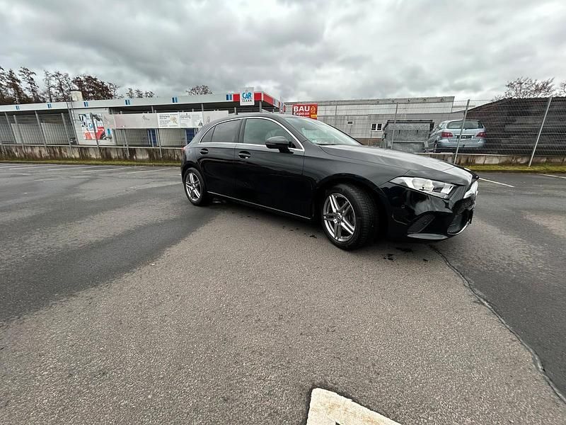 Gebraucht Mercedes A200 163 PS (119 kW) 2022 Schwarz Limousine