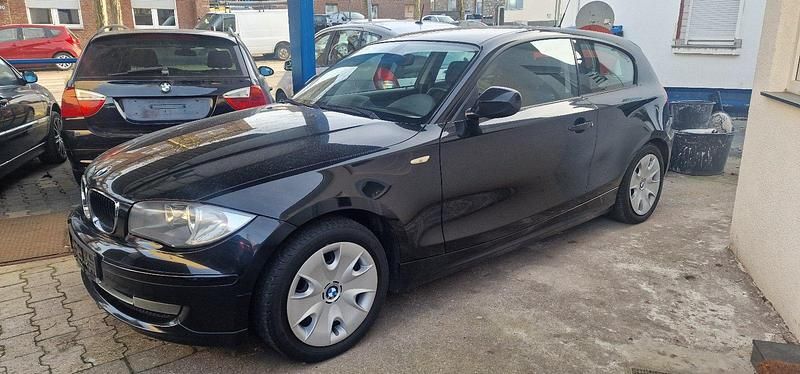 Schwarz Gebraucht 2010 BMW 118 Sport Line Kleinwagen | 1.900 € (Superpreis) - Bild 1/4
