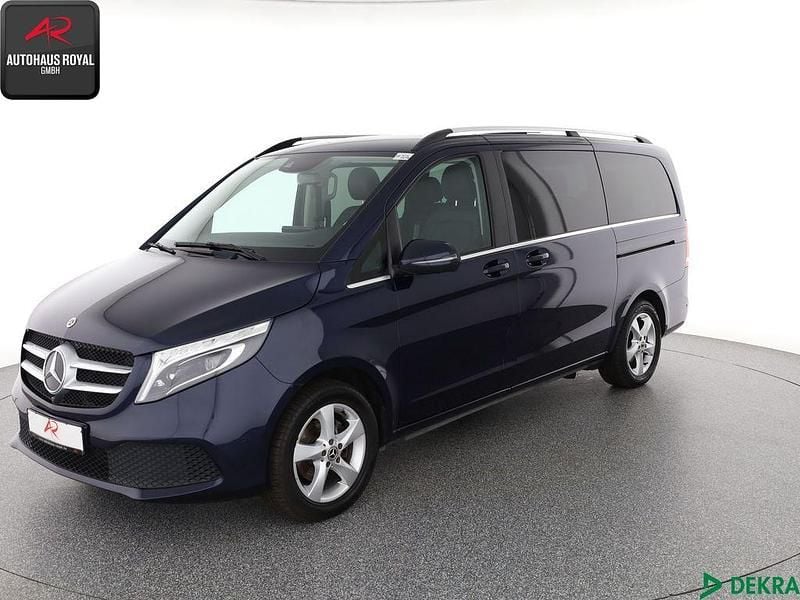 Blau Gebraucht 2021 Mercedes V220 Van / Kleinbus | 47.870 € (Teuer) - Bild 1/4