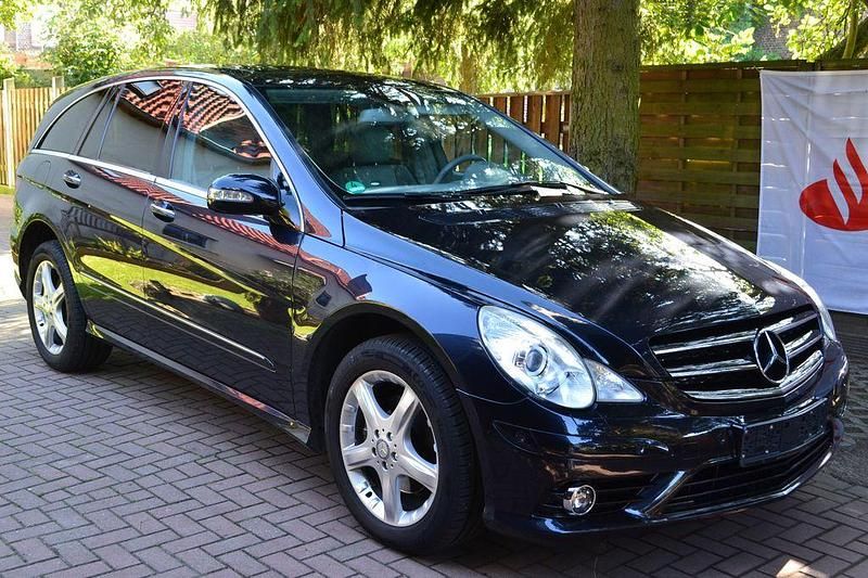 Schwarz Gebraucht 2008 Mercedes R320 AMG Van / Kleinbus | 8.290 € (Fairer Preis) - Bild 1/4