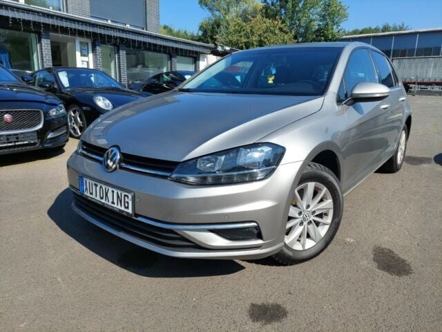 Gebraucht VW Golf VII Comfortline 125 PS (91 kW) 2018 Silber metallic Kleinwagen