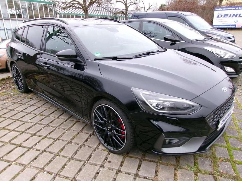 Iridiumschwarz metallic Gebraucht 2019 Ford Focus ST Kombi | 23.300 € (Etwas zu teuer) - Bild 1/4