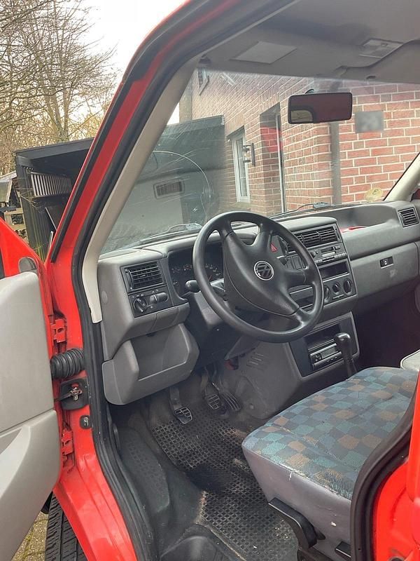 Gebraucht VW Transporter 101 PS (74 kW) 2001 Rot Van
