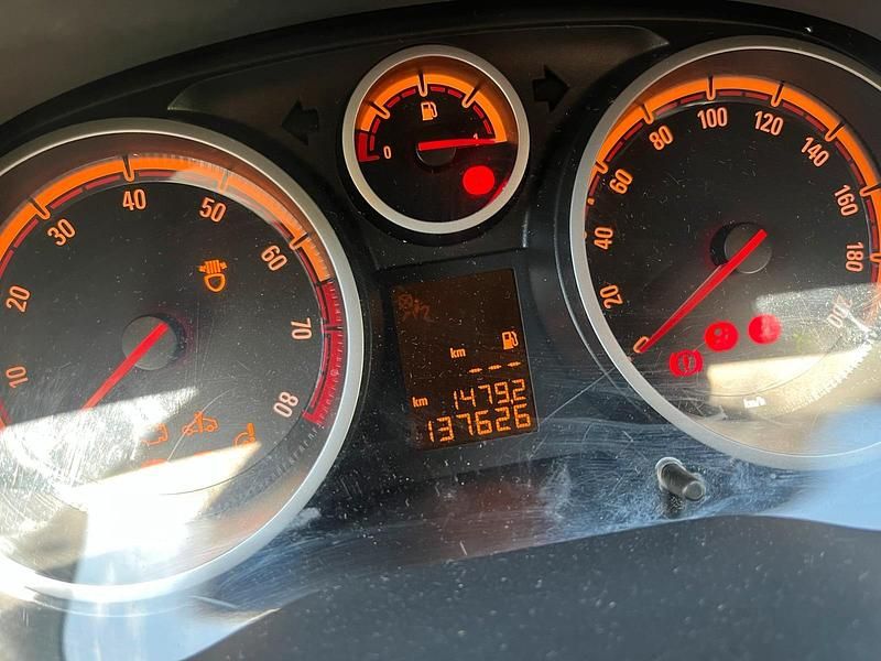 Silber Gebraucht 2009 Opel Corsa Limousine | 2.800 € (Fairer Preis) - Bild 1/4