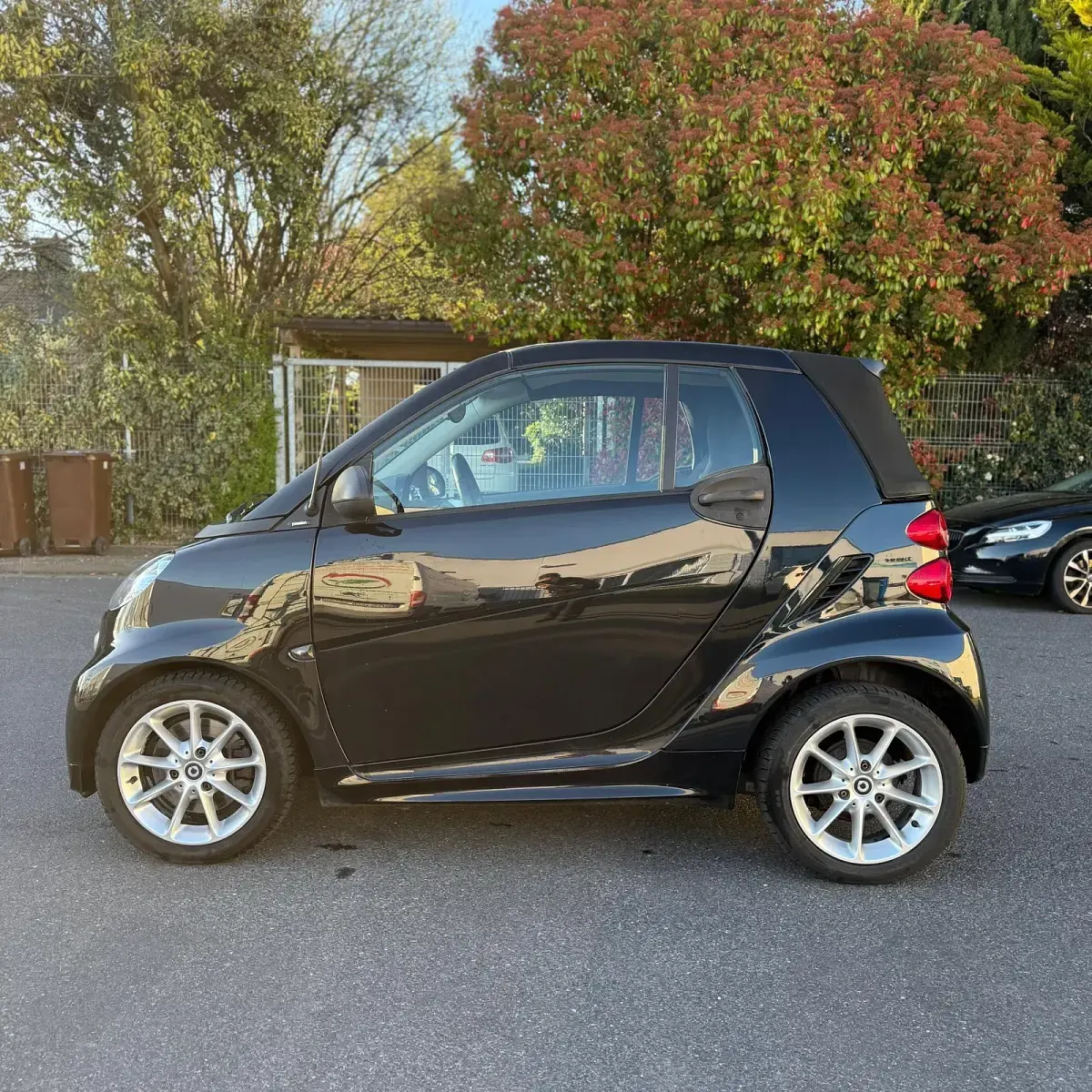 Gebraucht Smart ForTwo Cabrio 71 PS (52 kW) 2012 Schwarz Cabrio