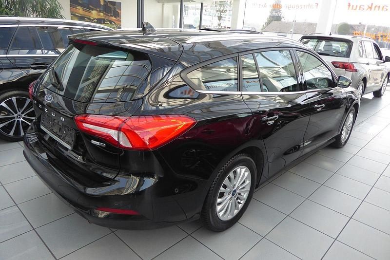 Używany Ford Focus Titanium 125 KM (91 kW) 2021 Czarny Kombi